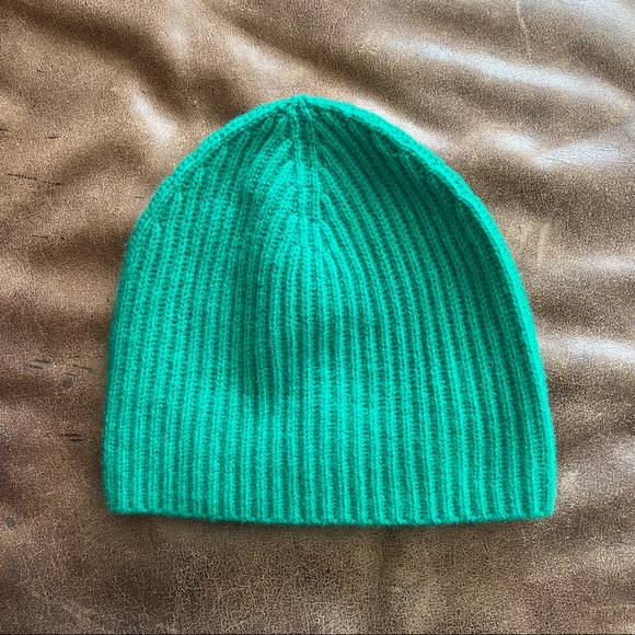 Kelly Green Aritzia Beanie 100% Cashmere - Picture 1 of 3